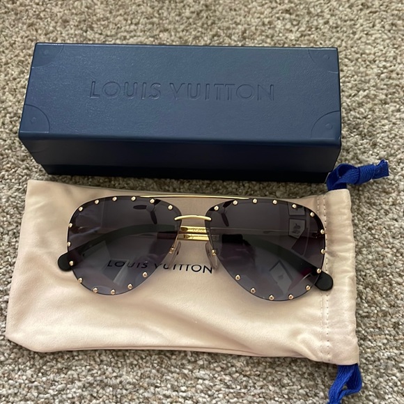 Louis Vuitton Accessories - Louis Vuitton The Party Sunglasses Blue